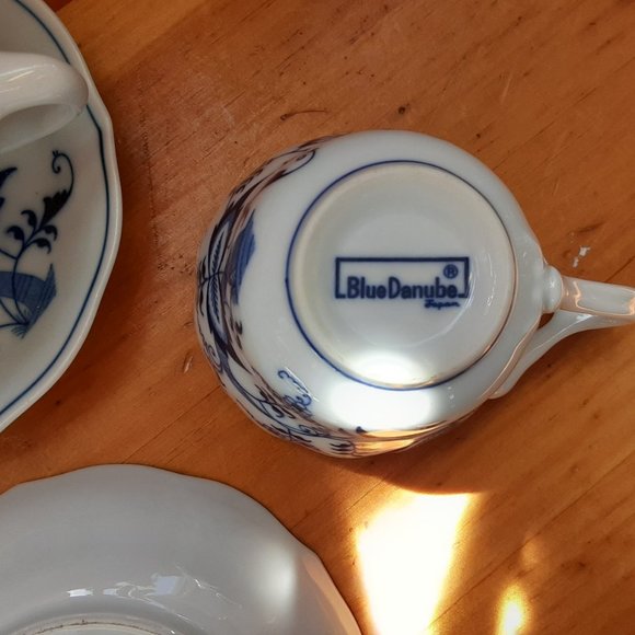 Blue Danube tea cups and saucers ser of 6 - Picture 6 of 7